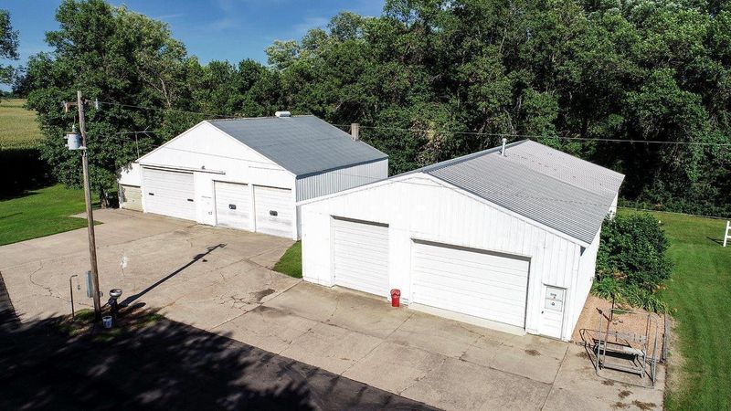 15828 200th St, Hutchinson, MN 55350