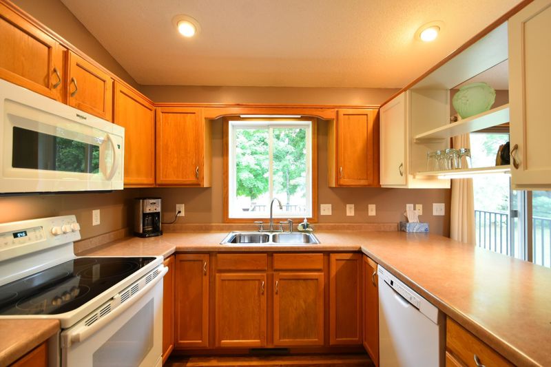 530 5th St E, Wanamingo, MN 55983