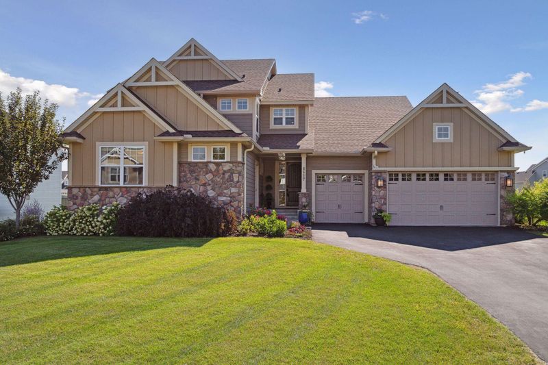 8627 Ambergate Dr, Victoria, MN 55386