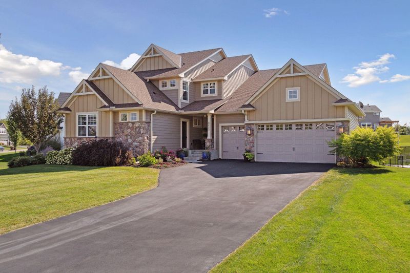 8627 Ambergate Dr, Victoria, MN 55386