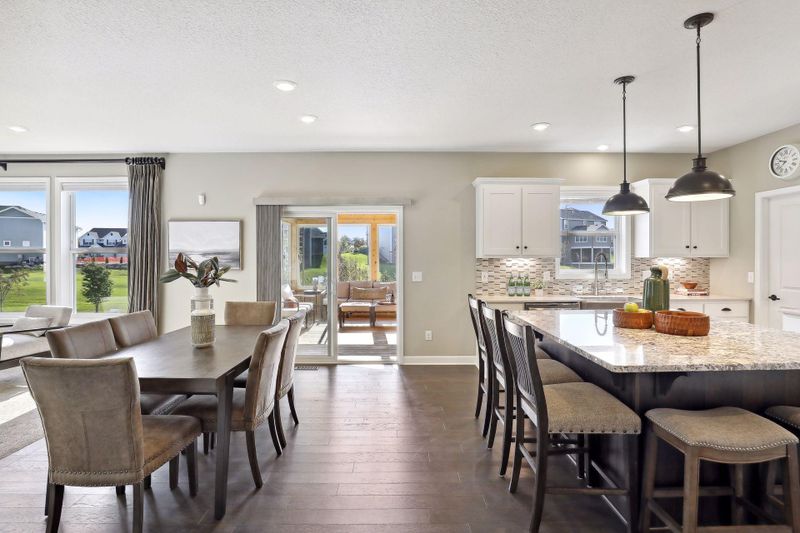8627 Ambergate Dr, Victoria, MN 55386