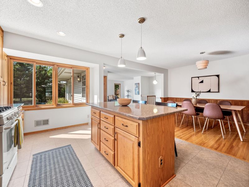 8924 Oakland Ave S, Bloomington, MN 55420