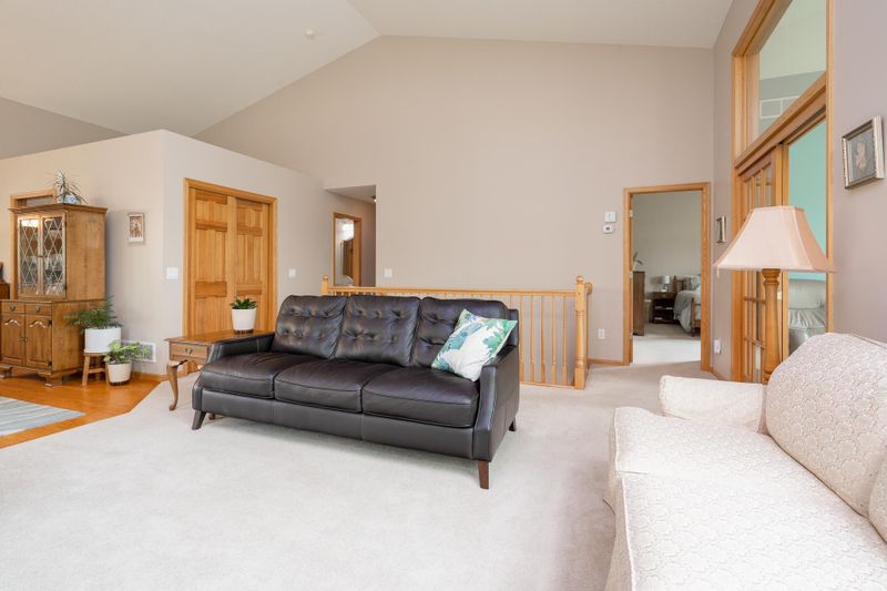 14354 Peninsula Point Dr, Savage, MN 55378