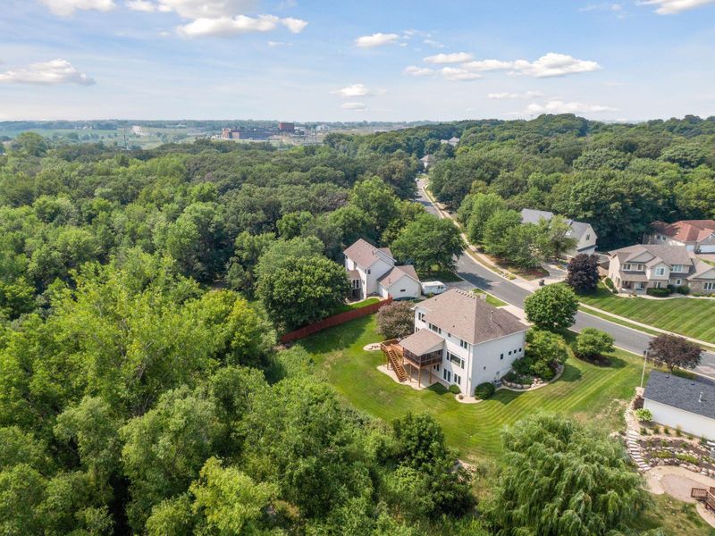 8325 Stone Creek Dr, Chanhassen, MN 55317