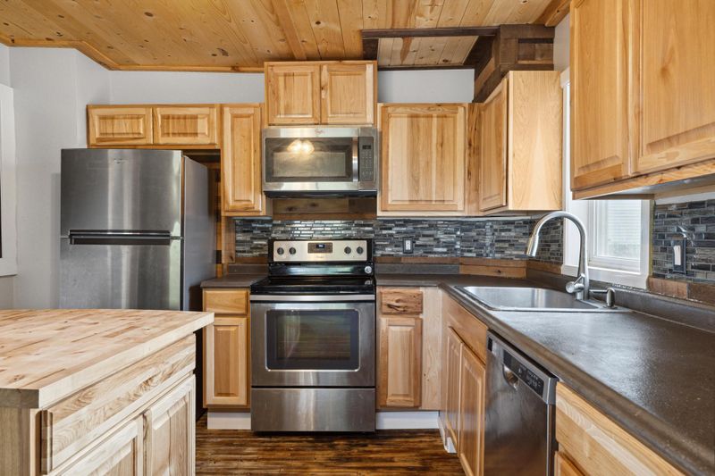 1020 Oak St, Crosby, MN 56441