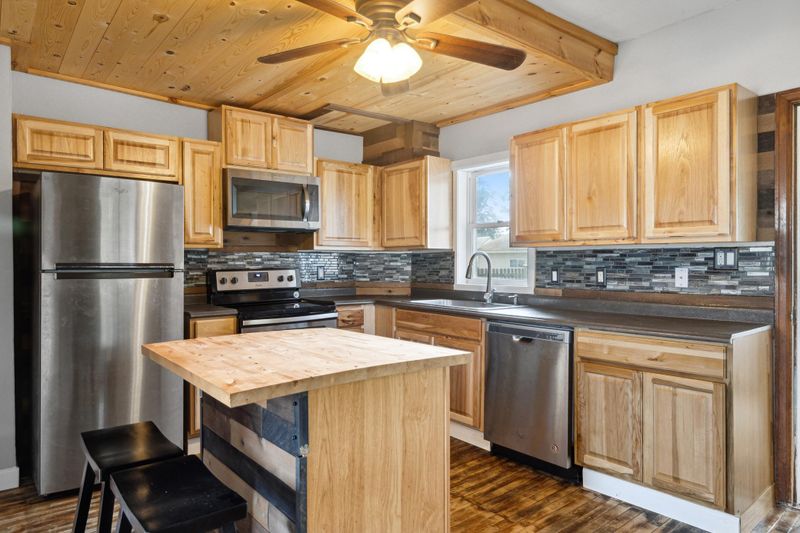 1020 Oak St, Crosby, MN 56441