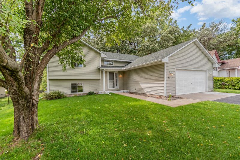 2314 Granada Ave N, Oakdale, MN 55128