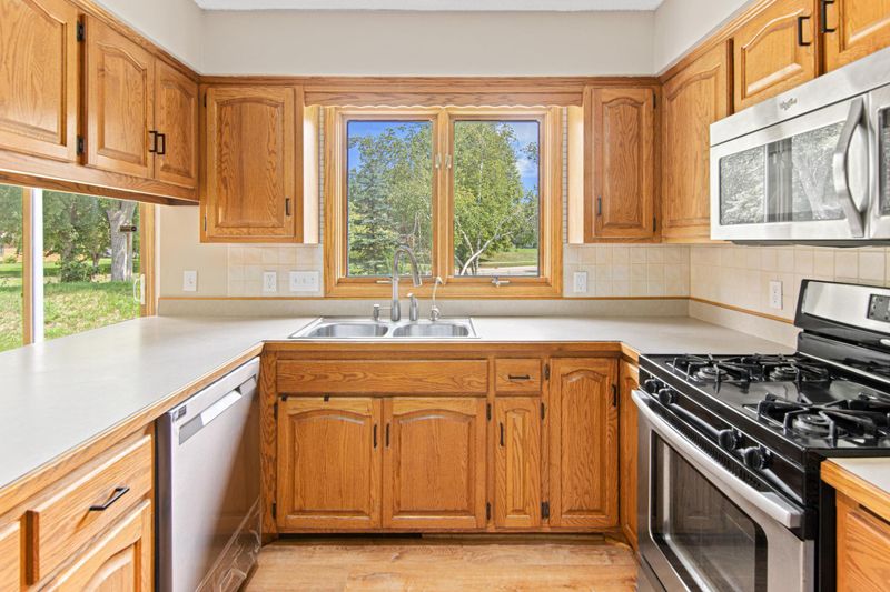 8624 Penn Ave N, Brooklyn Park, MN 55443