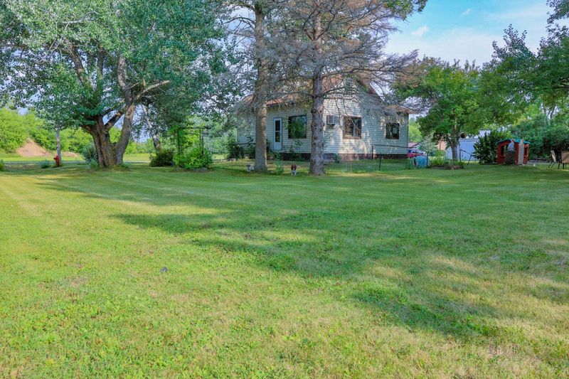 317 1st St SE, Sebeka, MN 56477