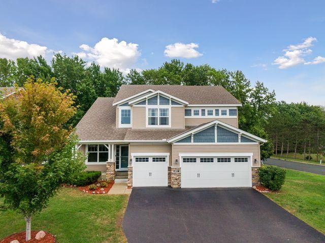 8097 Spring Lake Dr, Shakopee, MN 55379