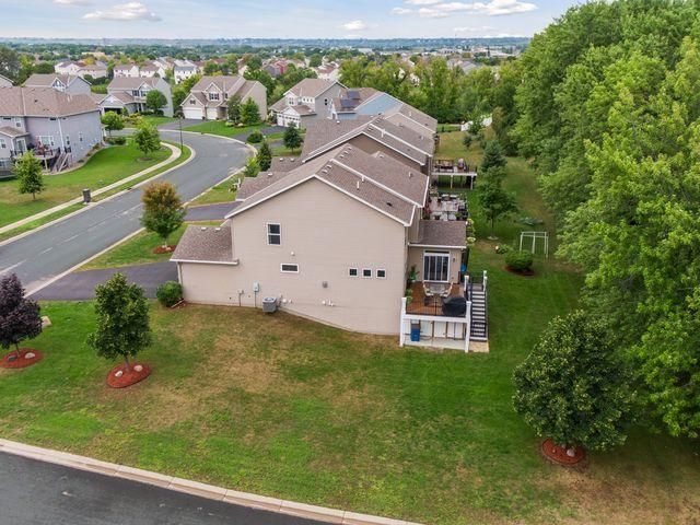8097 Spring Lake Dr, Shakopee, MN 55379