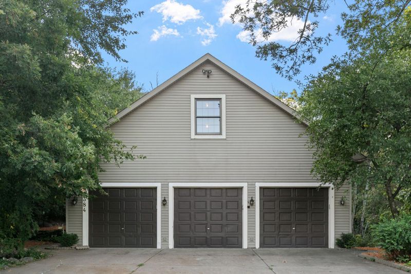 2384 Nebraska Ave E, Maplewood, MN 55119