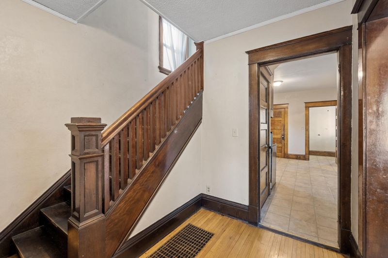 1192 Earl St, Saint Paul, MN 55106