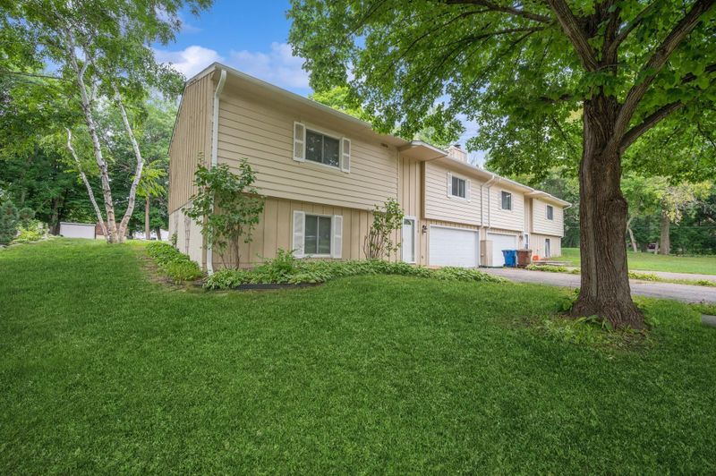 5810 Covington Ln, Minnetonka, MN 55345