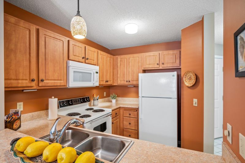 7606 York Ave S #7202, Edina, MN 55435