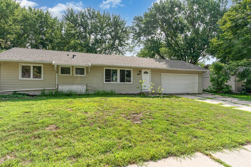 961 Redwell Ln, Apple Valley, MN 55124