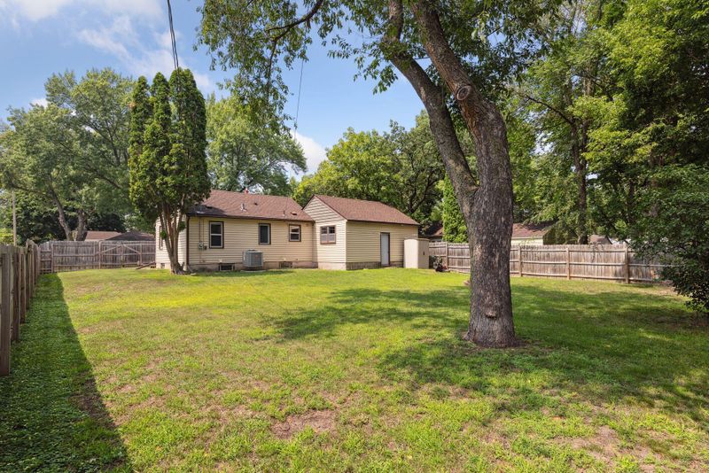 5800 Quail Ave N, Crystal, MN 55429