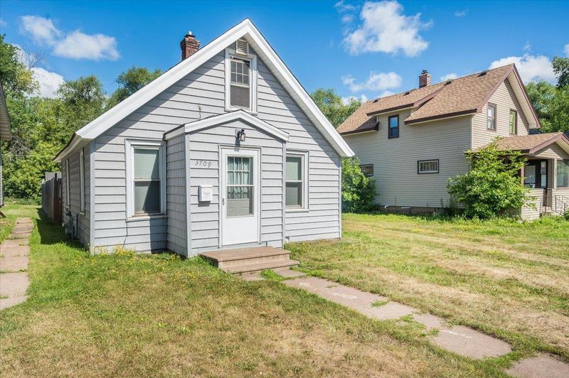 3709 W 4th St, Duluth, MN 55807