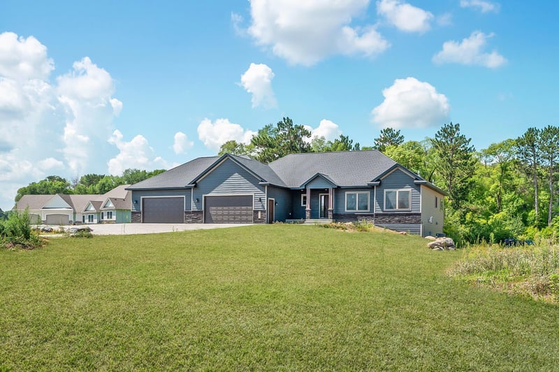 17113 Depaul St, Columbus, MN 55025