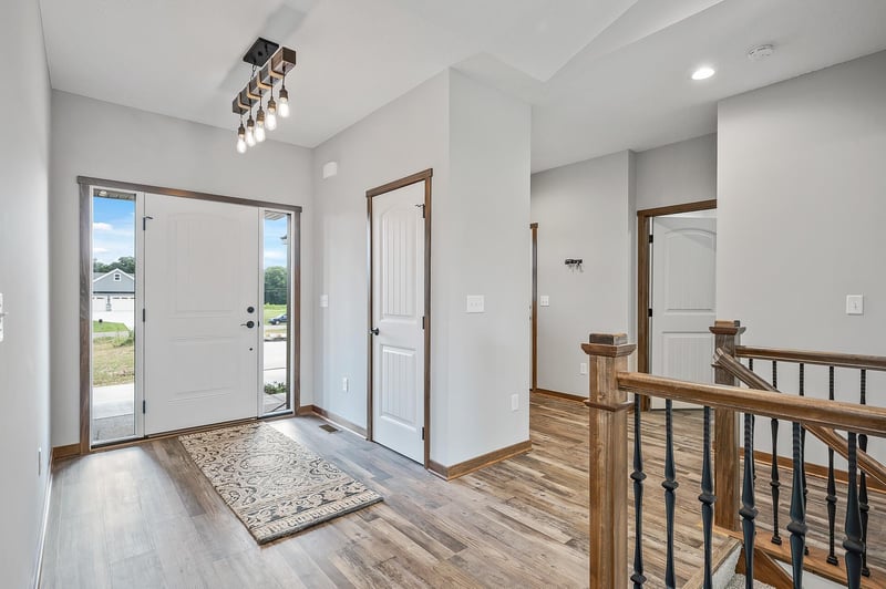 17113 Depaul St, Columbus, MN 55025
