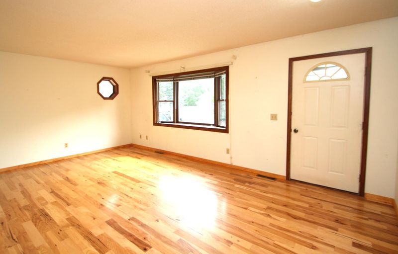 909 Martys Way, Osceola, WI 54020