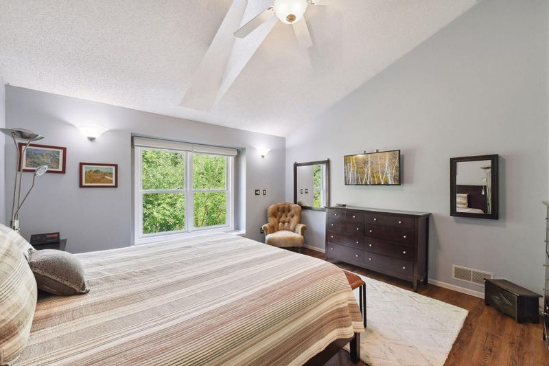 5952 Bren Cir, Minnetonka, MN 55343