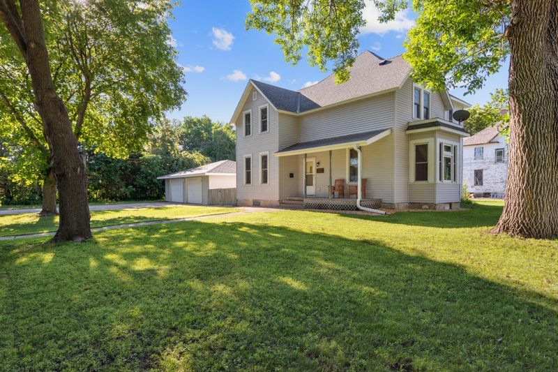 604 8th St E, Glencoe, MN 55336