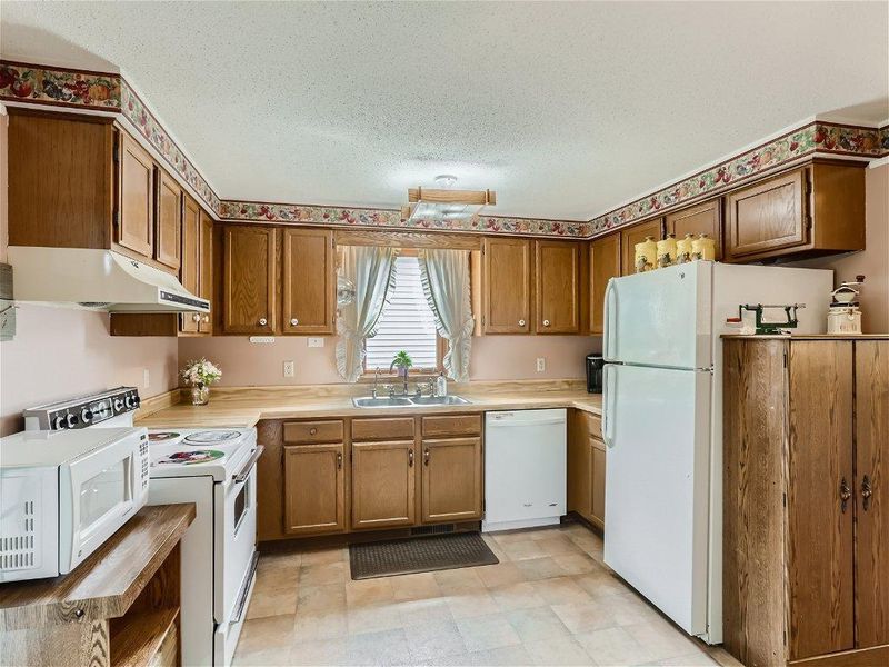 2010 Vienna Ln, Eagan, MN 55122