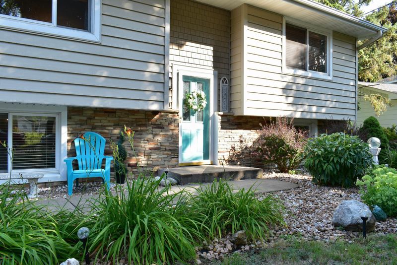 457 Kerry Dr, Winona, MN 55987