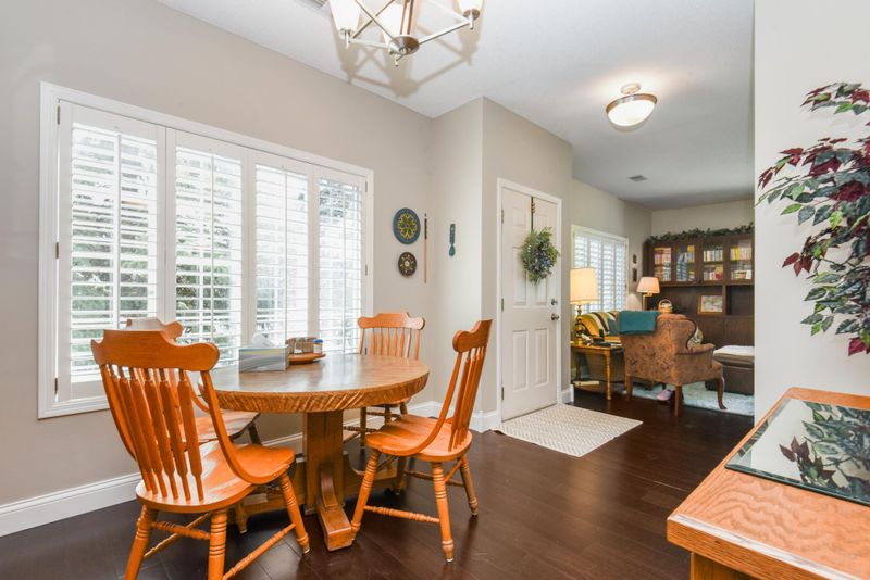 6702 Folkestone Rd #111, Apple Valley, MN 55124