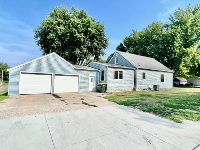 603 E Wyoming St, Redwood Falls, MN 56283