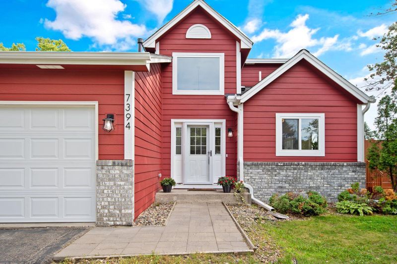 7394 Upper 157th St W, Apple Valley, MN 55124