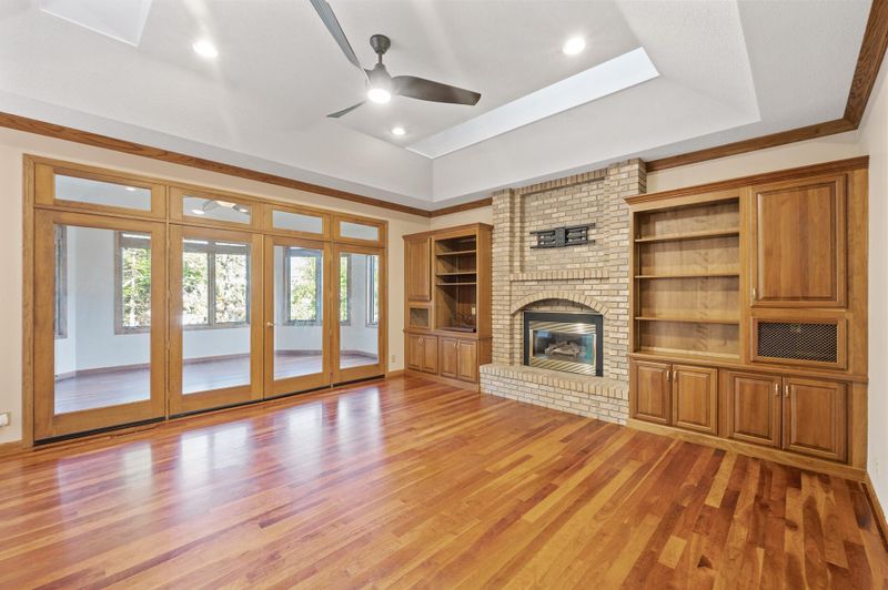 9594 Olympia Dr, Eden Prairie, MN 55347