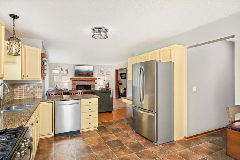 1480 Hunter Sq, Waconia, MN 55387