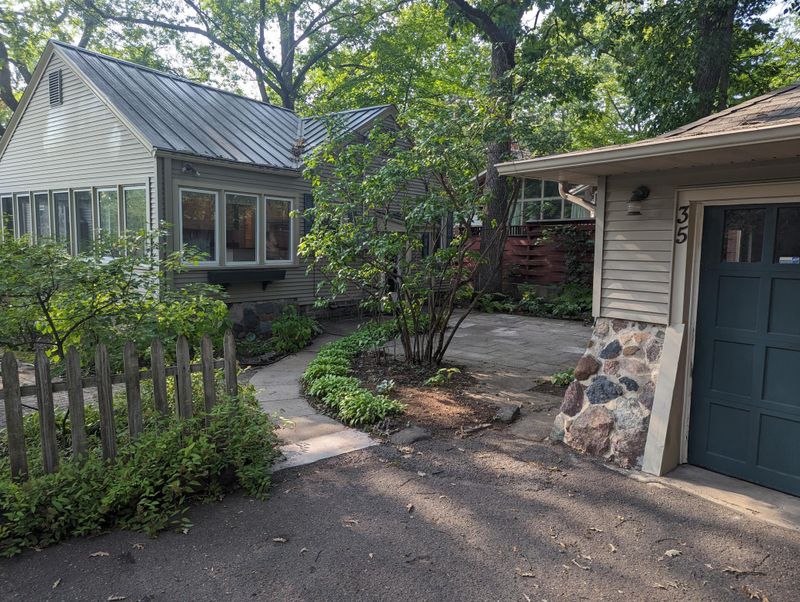 35 Neptune St, Mahtomedi, MN 55115