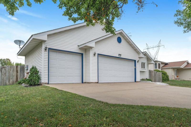 9160 W 126th St, Savage, MN 55378
