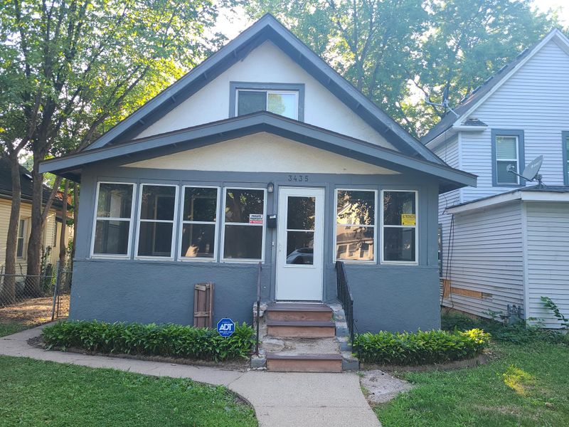 3435 Thomas Ave N, Minneapolis, MN 55412