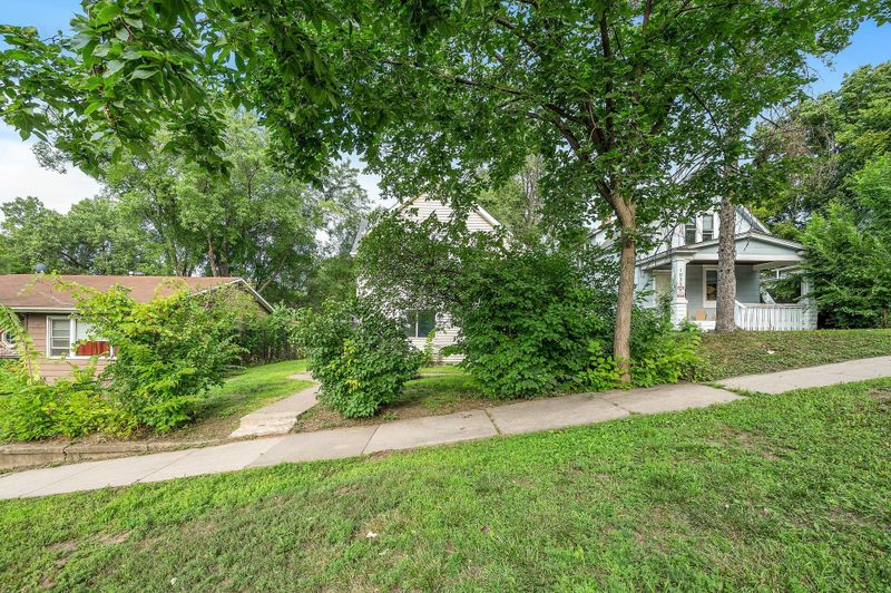 1031 Bradley St, Saint Paul, MN 55130
