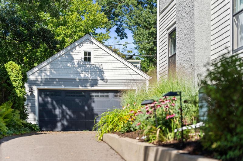 2006 Penn Ave S, Minneapolis, MN 55405