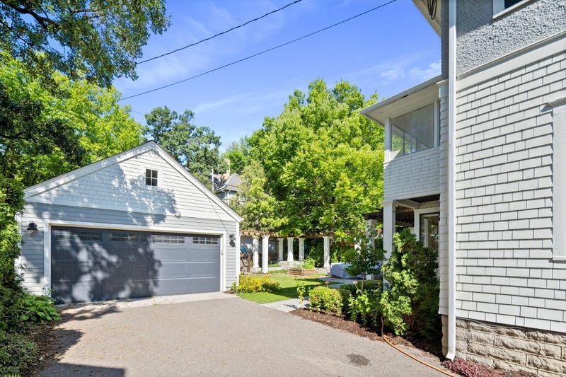 2006 Penn Ave S, Minneapolis, MN 55405