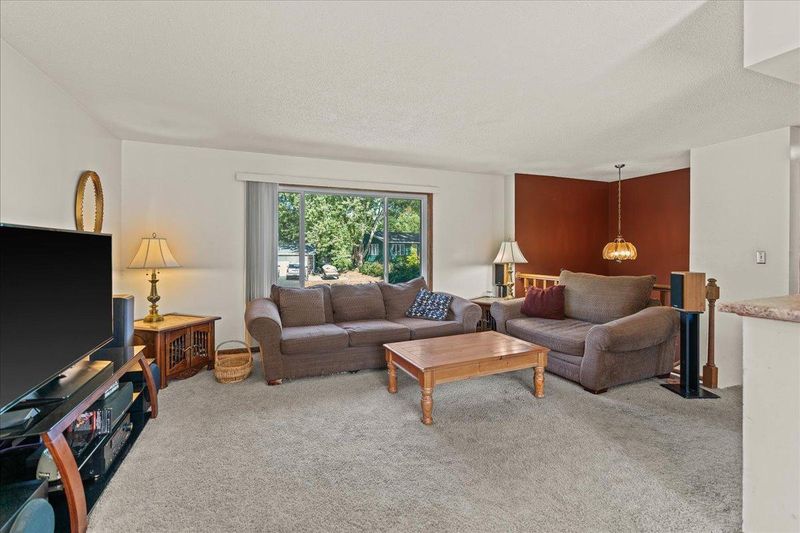 2146 Ross Ave E, Saint Paul, MN 55119