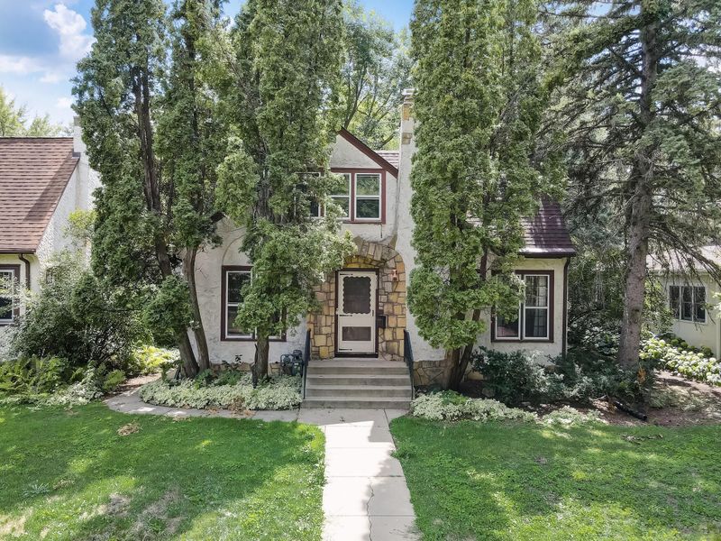 3319 E Minnehaha Pw, Minneapolis, MN 55417