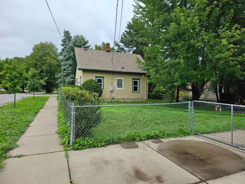 882 Clear Ave, Saint Paul, MN 55106
