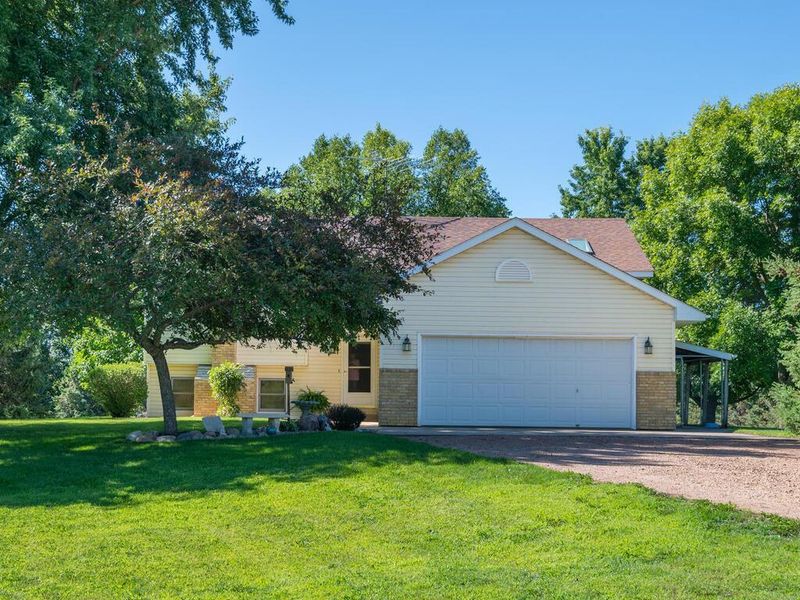 8585 102nd St, Waconia, MN 55387