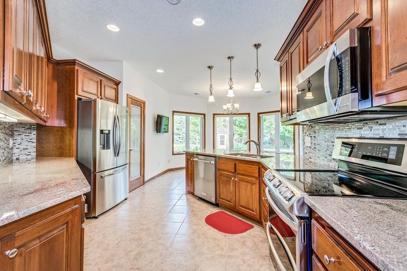 34595 Lanesboro Ct, North Branch, MN 55056