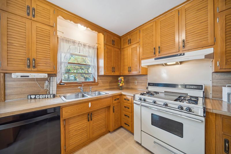 2220 Berland Pl, Saint Paul, MN 55119