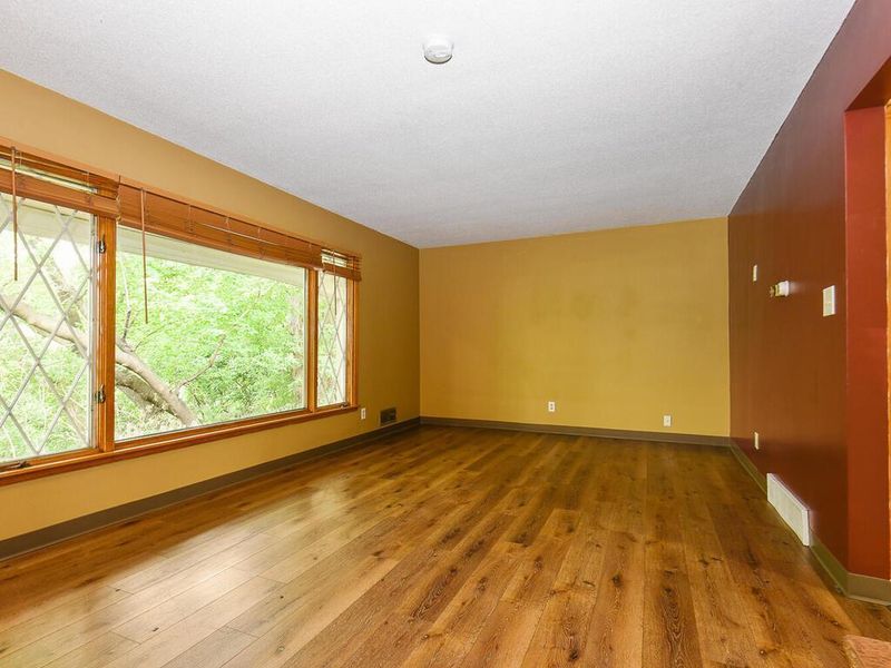 1561 Wheelock Ridge Rd, Saint Paul, MN 55130