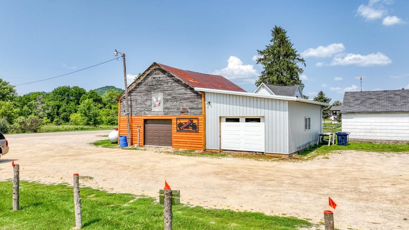 S1926 State Road 88, Alma, WI 54610