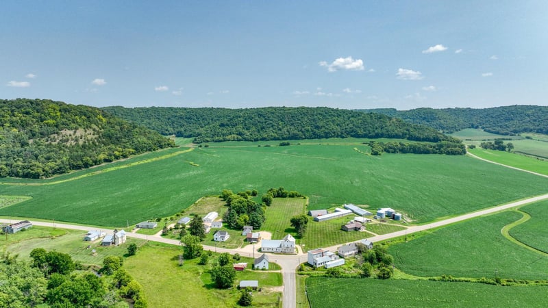S1926 State Road 88, Alma, WI 54610