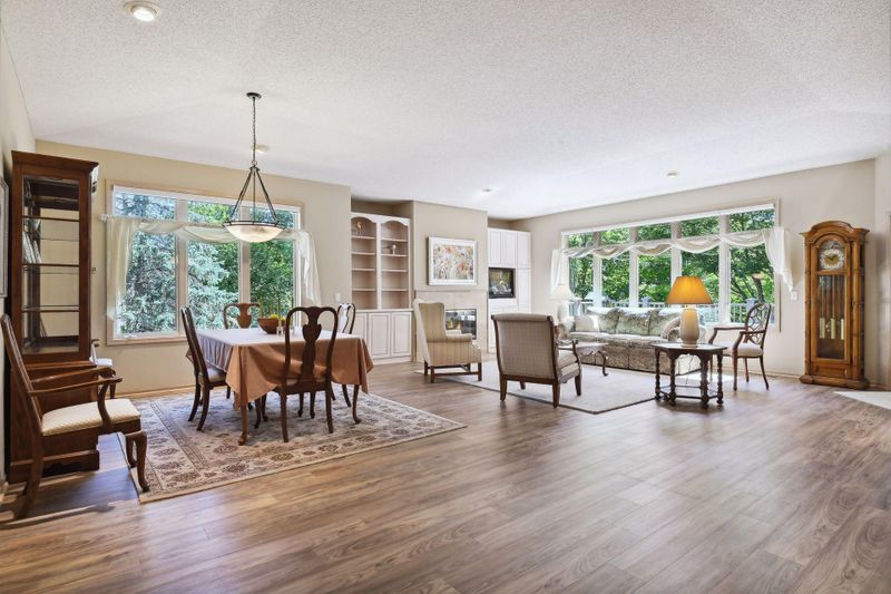 7145 Crowne Oak Rd, Eden Prairie, MN 55344
